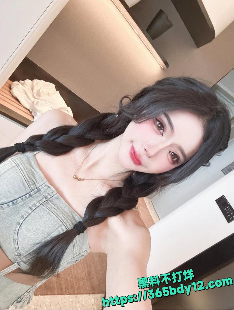 网红依婷与男友激情自拍后入视频1