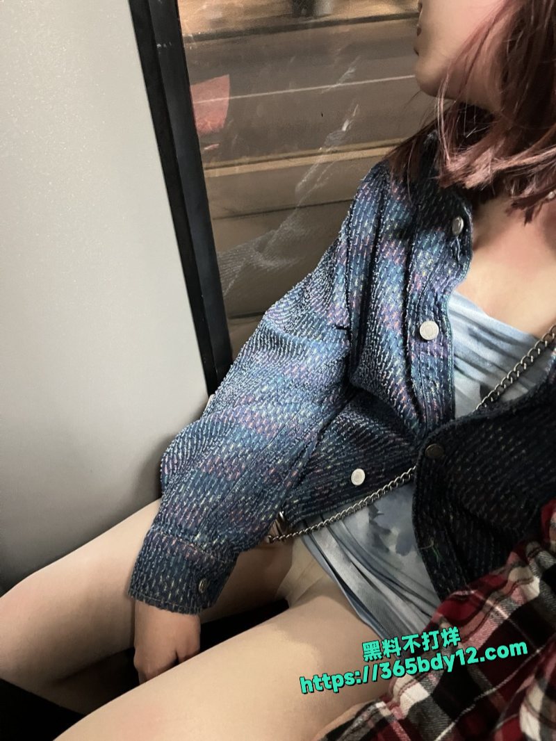 山东骚逼女友周利霞喜欢走光和到处约炮6