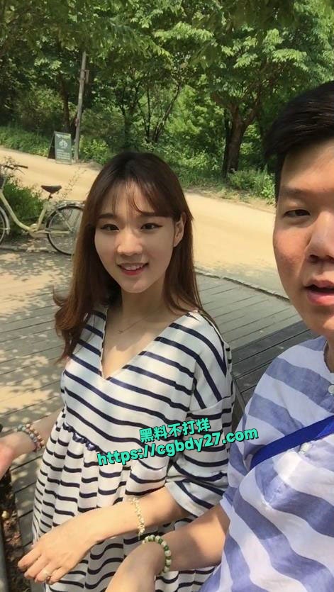 相貌甜美的泡菜国美女和男友外出旅游开房做爱自拍1