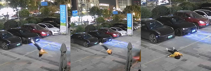 云南昭通女子意外坠楼身亡，饭店监控拍到坠楼瞬间，身体砸到减速带，手机直接甩飞！