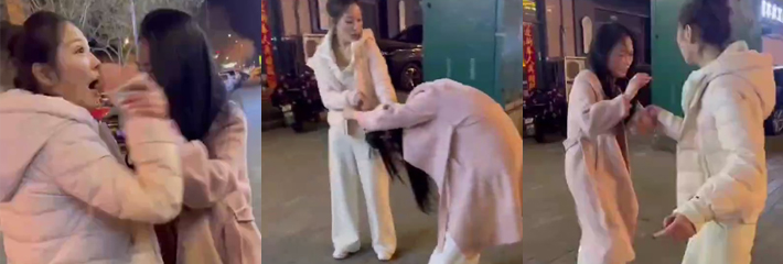 原配抓奸现场小三互撕打架 原配小三扯头发扇耳光 渣男直接跑路