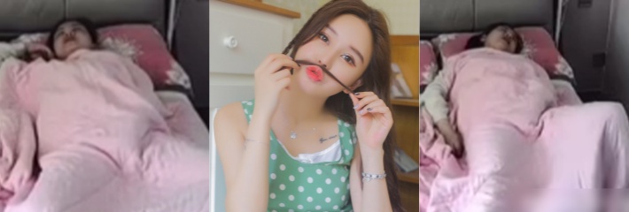 妹子真是高手啊 睡着了都还能自慰 这是梦到了什么场景 双腿不自觉的打开又互相摩擦 这是要高潮了？