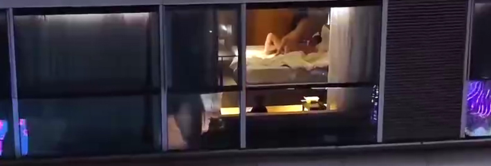 老六无人机航拍 偶遇桔子酒店情侣啪啪视频 做爱居然不拉窗帘 真是大方!