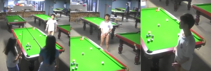 精神小伙性瘾发作 在台球厅脱了裤子就冲向妹子身边打飞机 妹子吓得落荒而逃！