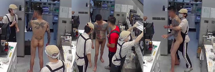 纹身裸男持刀闯入古茗奶茶店事件完整版本视频 最后被被店员强行制服请出！