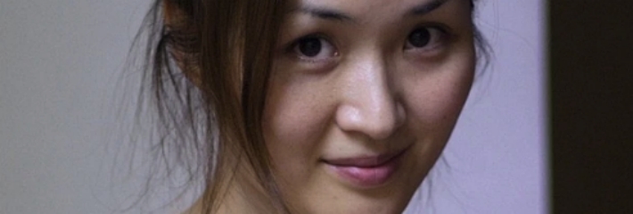 ⽤⼩号勾引妈妈到宾馆蒙眼做爱，结果⾯罩⼲掉了，我快被妈妈打死了！