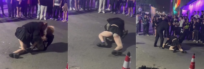 北京工体 坦克大战黄毛细狗 细狗全程被压制 真是丢男人的脸！