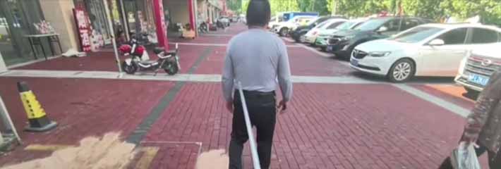 新出法律来了，走路安全距离7米，要保住你口袋里的人民币 不然走路都要赔的你倾家荡产！给新出来的法律点个赞