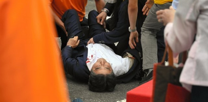 日本前首相安培晋三被枪杀胸部中枪，已无生命体征