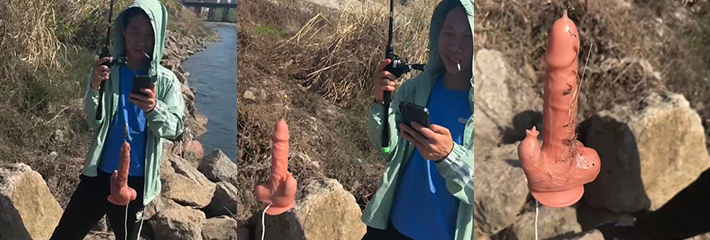 谁家的老公掉了，一名钓鱼佬河边垂钓，居然钓了根鸡巴上来，还是带充电线的！