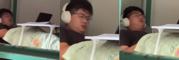 单身男学生在宿舍打飞机被舍友全程记录 从手速可以看出是多年老手 爽完还不忘抖一抖！