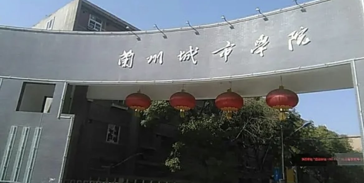 兰州城市学院海王 德吉 校园内狂约炮妹子 大尺度聊天记录曝光