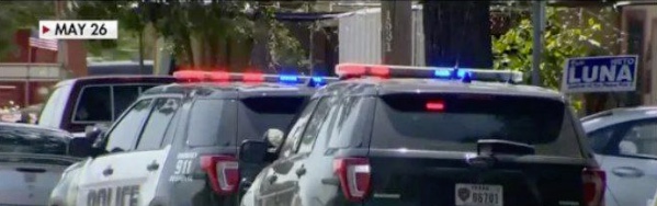 乌瓦尔德枪杀民众监控录像公布 德州警方的愚钝反应