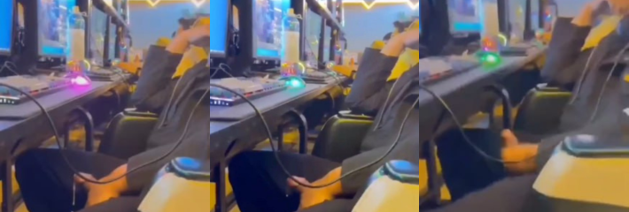 饥渴小伙网吧内看A片打飞机被拍曝光！毫不在意旁人的眼光玩的就是一个真实！