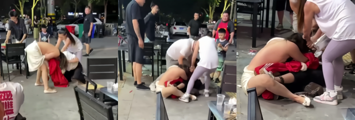 深夜街头惊现两名女子上演撕逼大战 衣服撕破后遭咸猪手揩油摸奶