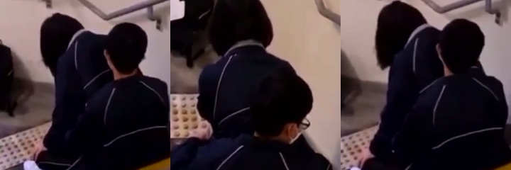 香港唐楼楼梯变AV片场 路人路过一句话 女生当场弃裤裸腿逃命 画面太炸裂！
