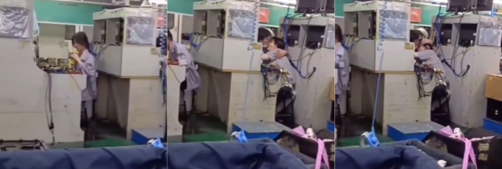 又想骗我去工厂打螺丝宣传片 电子厂厂妹工位上与男友激情热吻 一顿操作猛如虎 月底兜里只剩二十五！