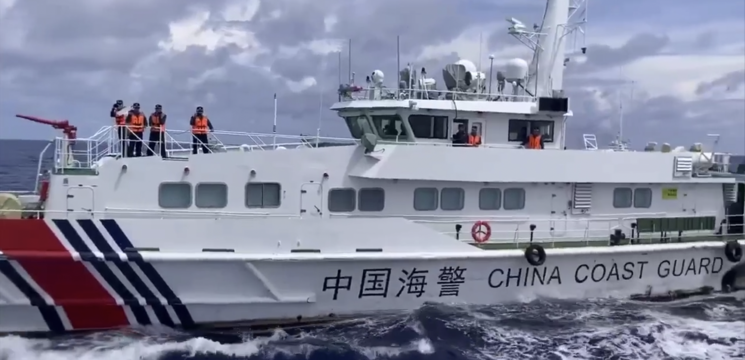 菲猴子又在我华夏南沙群岛仙宾礁附近海域搞事情 菲律宾海警船非法闯入 中国海警高压水枪予以反击！