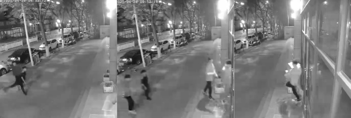 郑州精神小伙深夜打砸超市零元购 砸烂玻璃门盗走无数香烟 不拿钱只拿烟 这才是老烟迷！