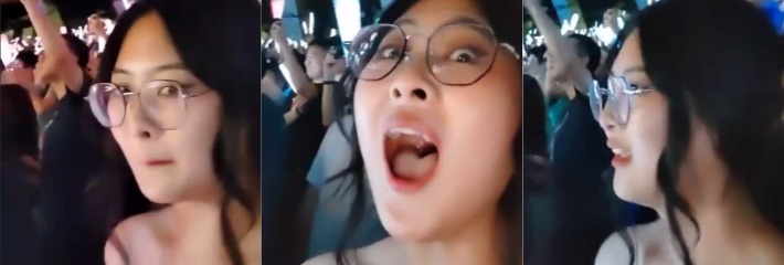 反差眼镜妹音乐感十足 演唱会现场忍住不开口 一开口必须是王炸！