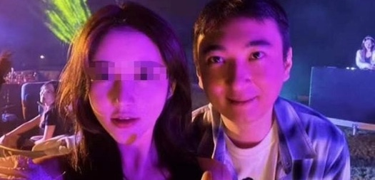 国民老公 王思聪 私下带妹唱歌被偷拍视频流出