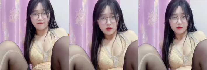 抖音网红眼镜嫩妹 小棉 黑丝美腿跳蛋自慰 眼神魅惑相当勾人！