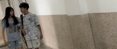 跟拍一对小情侣鬼鬼祟祟一起进了女厕所 在厕所性爱被偷拍曝光