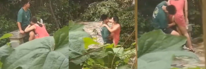 年轻男女户外野战 裙子撩起抠逼 大鸡巴抽插骚逼一眼都看得到 太开放了吧！