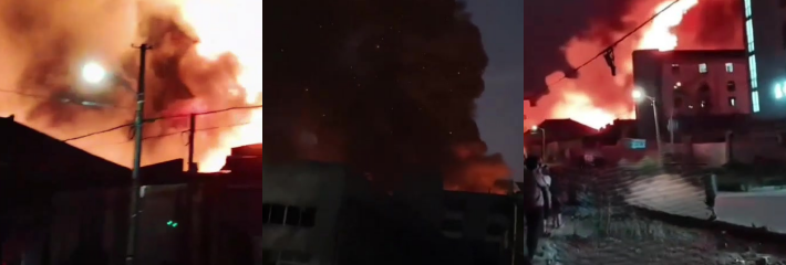 浙江省慈溪市桥头镇附近 海绵厂突发起火 浓烟滚滚现场一片狼藉