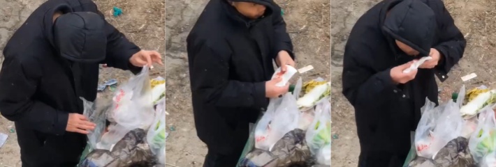 年度重口NO1 一男子鬼鬼祟祟在垃圾桶胡乱翻找专挑扔掉的带血卫生巾舔 见过变态的没见过这么恶心的！