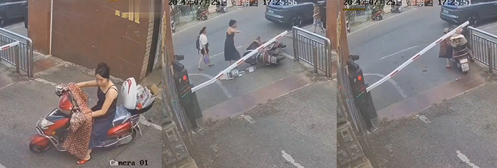 哭笑不得 广东某小区一女士骑小电动有电动车道不走强行冲卡被卡脖子！