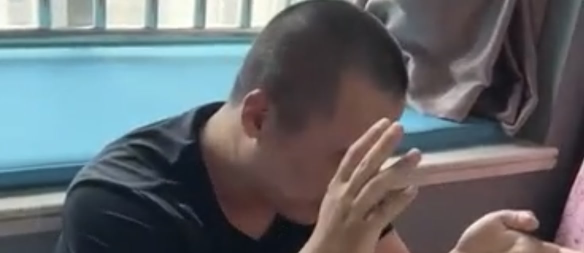 男子嫖娼拿刀逼女子无套啪被收拾曝光