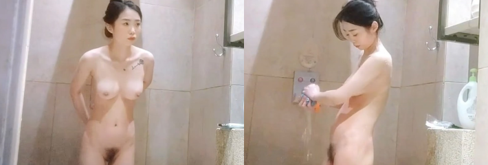 极品少妇洗澡偷拍福利流出 盘发淋浴间冲洗 圆润巨乳 浓密黑森林太有冲击力