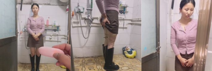 颜值型骚母狗厕所里接受灌肠调教 遥控跳蛋的辅助加持让其淫水喷伴随着肛肠里的清洗水喷涌而出！