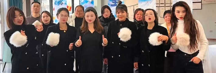 开年第一热瓜 陕西咸阳银泰学府销售经理 马欣 年三十夜晚偷跑出来与情人玩车震被原配当场抓获 这瓜是真甜！