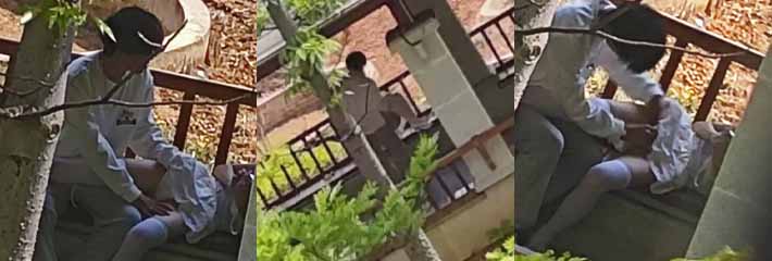云南丘北县小情侣户外公园激情视频遭全网疯传 小伙掀起裙子对女友下体展开3分钟的学术研究!