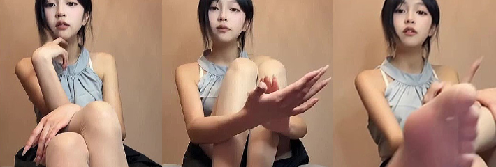 极品福利姬 尤尤 第一视角沉浸式玉足体验 丝袜玉足羞辱直播 带你亲身体验高潮