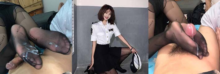 青春美少女黑丝制服，玉足撸出精液，脚速惊人
