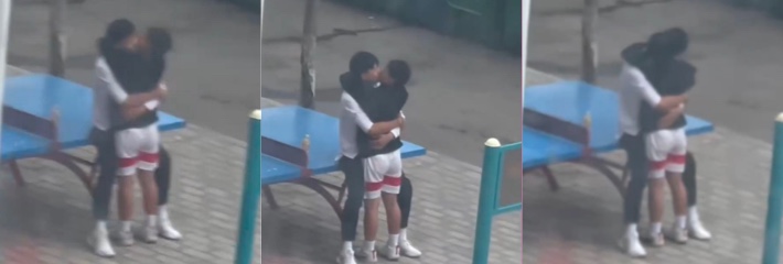 学校一对gay光天化日亲热被偷拍 大学生校园大胆亲吻拥抱不惧世俗眼光 视频流传同学群