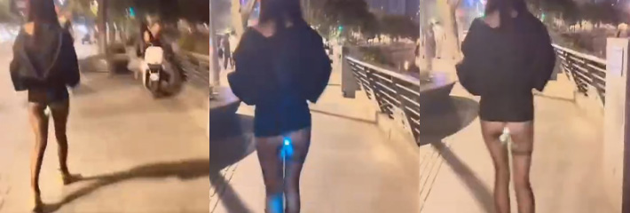 臭骚逼出街菊花插个发光肛塞完成主人的任务！大街游荡满足自己的露出欲望！