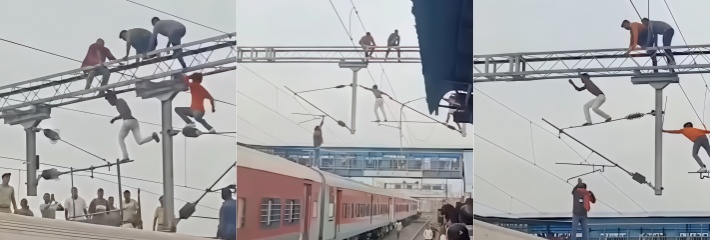 印度曼马德火车站 几名男子爬上高压电线杆 上演高空追逐 惊险瞬间视频曝光