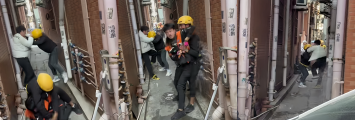 饿了么提醒 你的骑手正在攻击别人的骑手 美团小哥VS淘宝闪购小哥互殴打架！