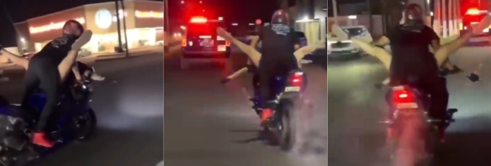 果然佛罗里达州从不养闲人 一对情侣边飙机车边操逼 旁边还有警车开道 也算是得到了官方认证！