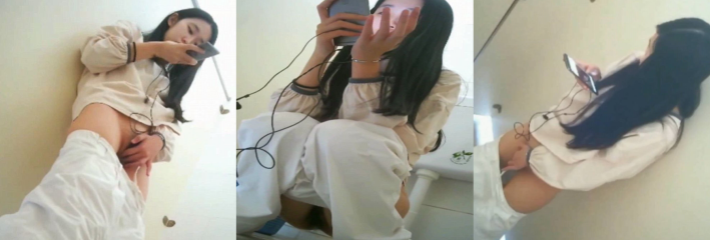 厕拍大神偷拍 无意间在厕所偷拍下前台小姐姐躲在厕所一边看片一边自慰 小姐姐颜值也好高！