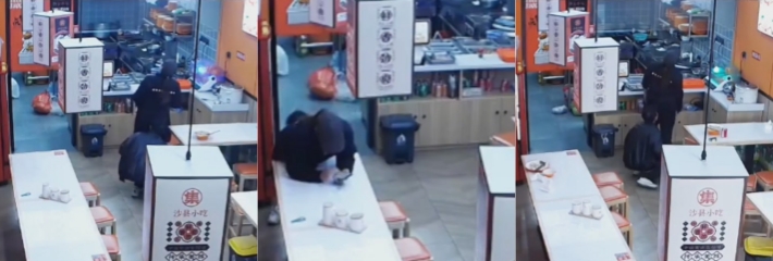沙县小吃 猥琐男偷吻女生屁股 被监控拍下 哥们饥渴过头了 隔着裤子的屁股你能闻到什么啊！