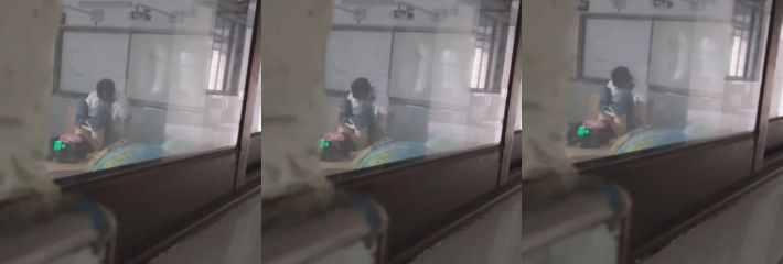 重庆合川区某学校一小情侣在课室开干 还是学生的他们无钱去开房只好在课室大干一场！