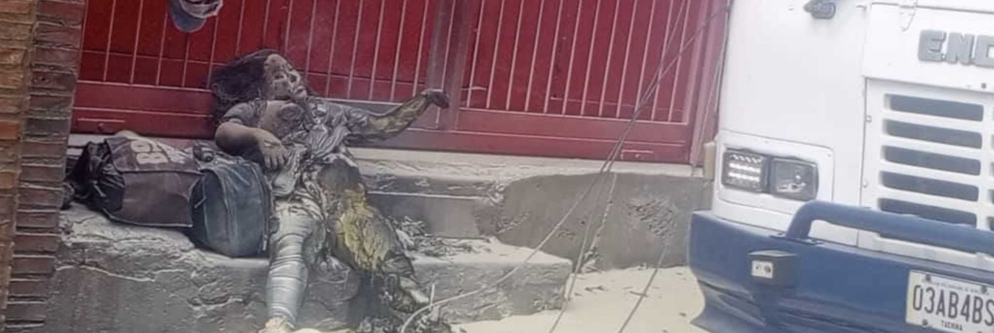 巴拿马触电猎奇，母亲带子烧成焦黑尸块，碳化恶心画面炸裂，太瘆人了！