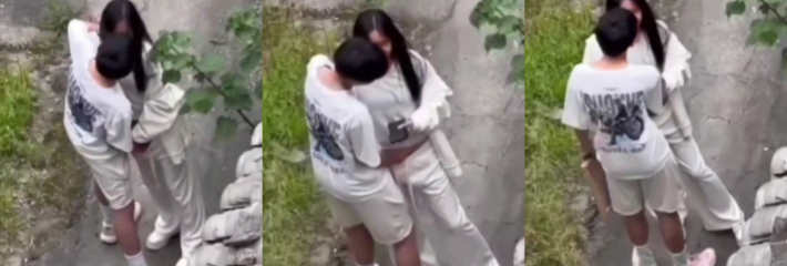 夏天到了 小情侣没钱开房户外扣逼 也不知道找个隐蔽的地方 大庭广众下抠逼！