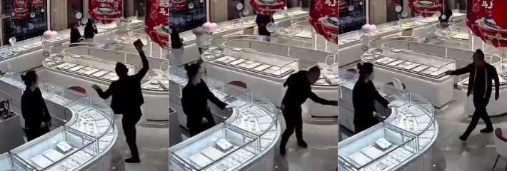 苍溪醉汉闯周大生珠宝店 疯狂砸店监控曝光 一句喝醉竟想了事 引发网络热议