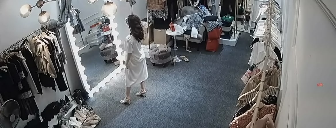 潮牌服装店老板娘监控泄密 试穿新衣脱光 奶子大身材超火辣！